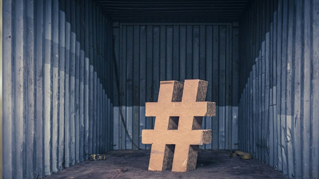gunakan hashtag yang relevan untuk meningkatkan brand awereness di Instagram 
